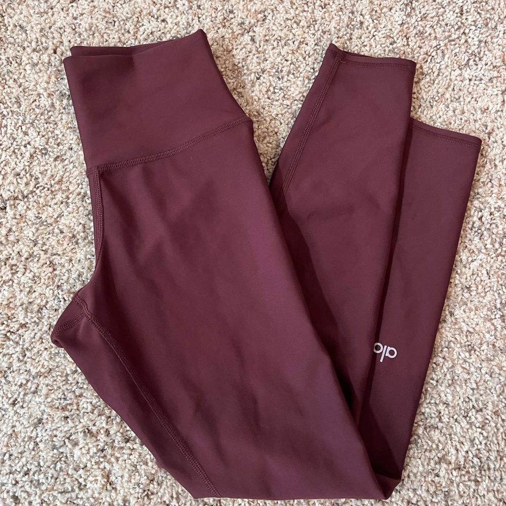 Alo Yoga cherry cola airlift leggings, XS (7/8 version)